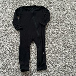 Kyte baby black sleeper romper 6-12 months